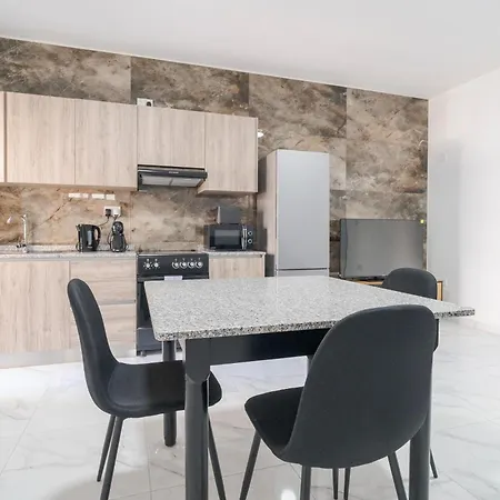Homey 1br In Tarxien With Sofa Bed & Ac Apartamento Żabbar