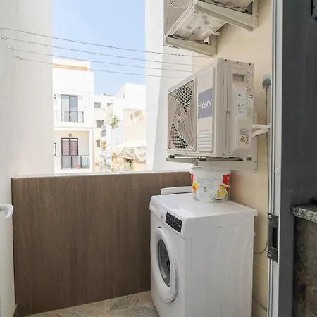 Homey 1br In Tarxien With Sofa Bed & Ac * Zabbar
