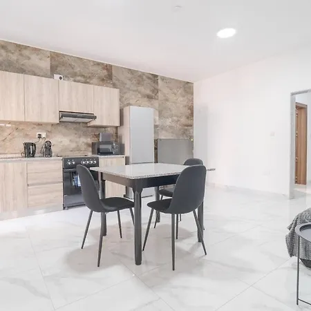 Appartamento Homey 1br In Tarxien With Sofa Bed & Ac